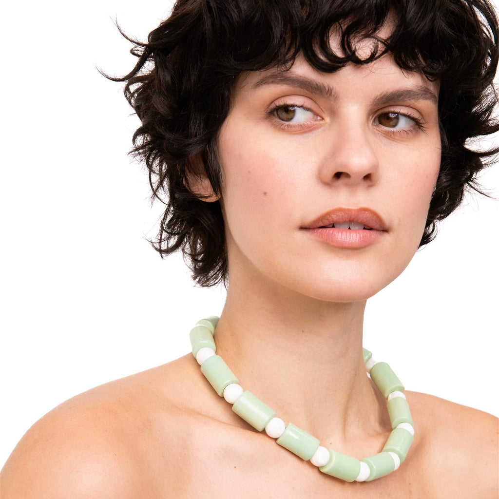 AMBROSIA & MOTHER OF PEARL SUNDRY.  BEAD FIVE.