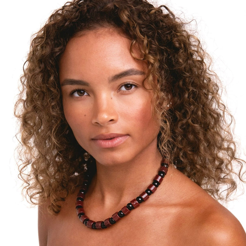 WALNUT & ONYX SUNDRY.  BEAD ONE.