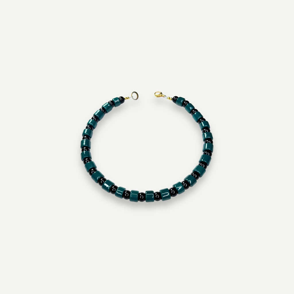 BOTTLE & ONYX SUNDRY.  BEAD ONE.