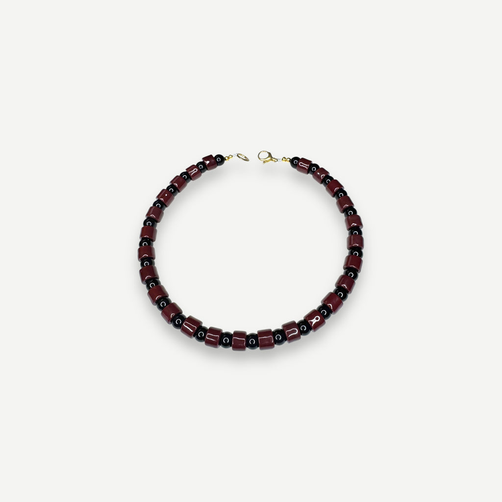 WALNUT & ONYX SUNDRY.  BEAD ONE.