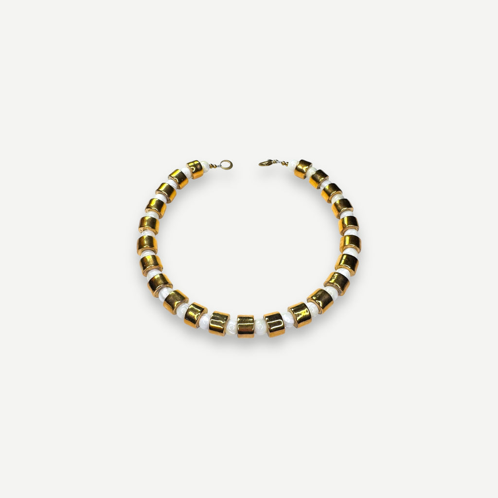 KARAT & MOTHER OF PEARL SUNDRY.  BEAD TWO.