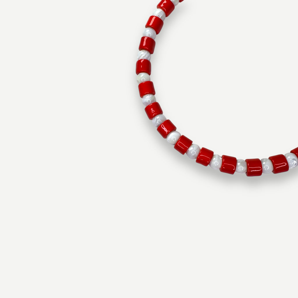 LOBSTER & MOTHER OF PEARL SUNDRY.  BEAD ONE.