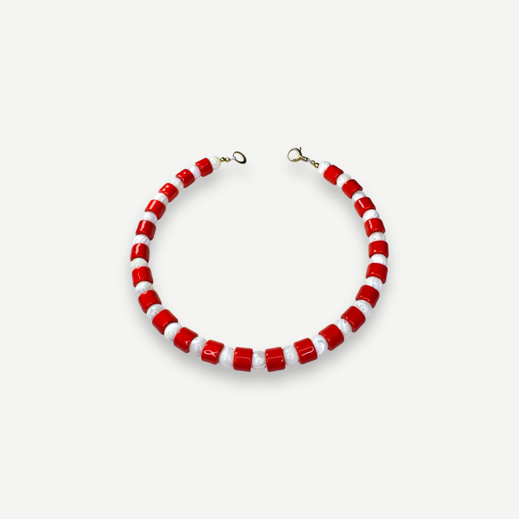LOBSTER & MOTHER OF PEARL SUNDRY.  BEAD ONE.