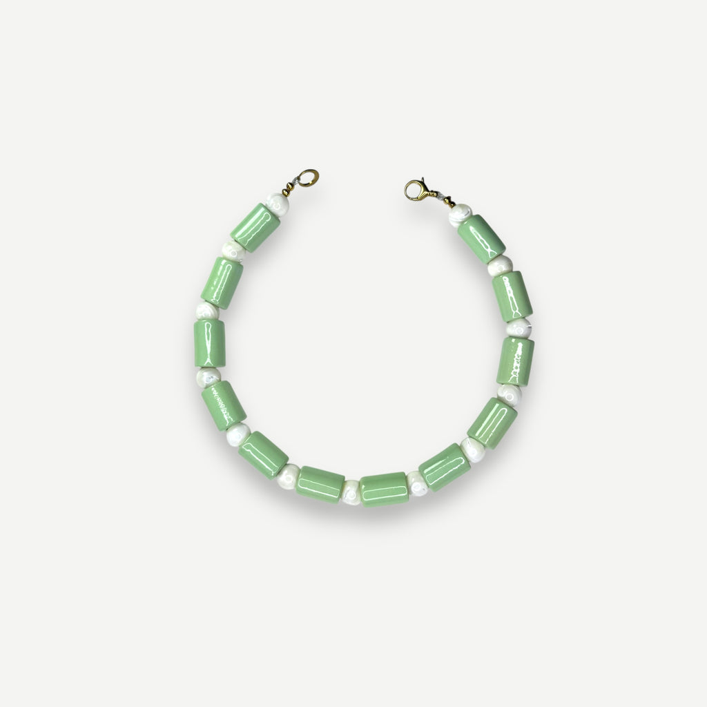 AMBROSIA & MOTHER OF PEARL SUNDRY.  BEAD FIVE.