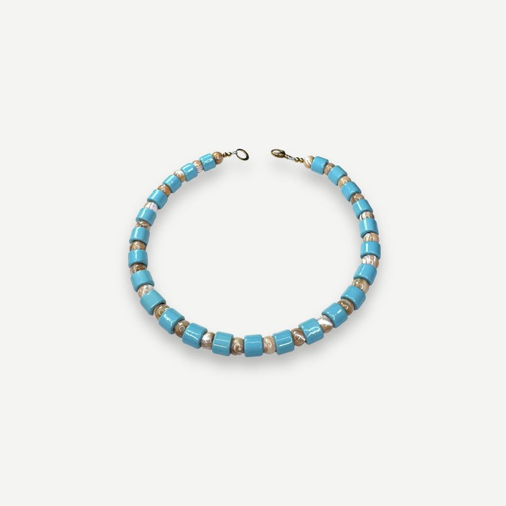 POOL & CONCH MOTHER OF PEARL SUNDRY.  BEAD ONE.